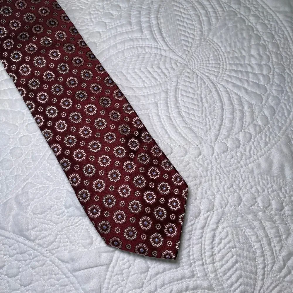 Hugo Boss Men's Burgundy Jacquard Geometric Silk Neck Tie 60